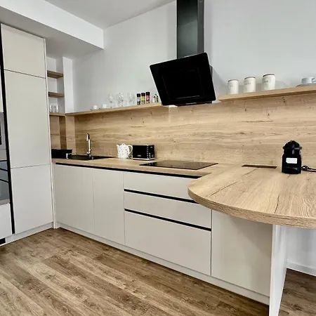 Black Lotus 3 I 24hr Self Check-in I Centre I Free Parking Appartement Banská Bystrica