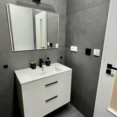 Black Lotus 3 I 24hr Self Check-in I Centre I Free Parking شقة *