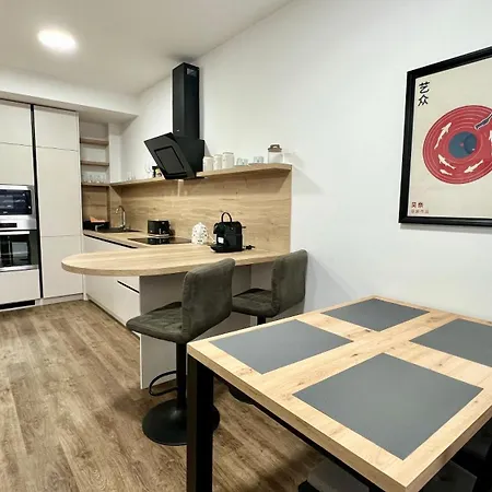 Appartement Black Lotus 3 I 24hr Self Check-in I Centre I Free Parking Banská Bystrica